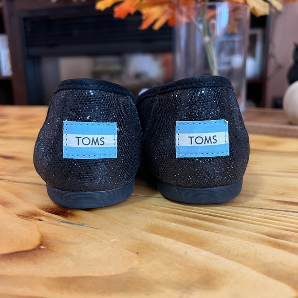 TOMS Classic Black Glow in the Dark Glitter Kitty Slip-ons - Picture 3 of 12